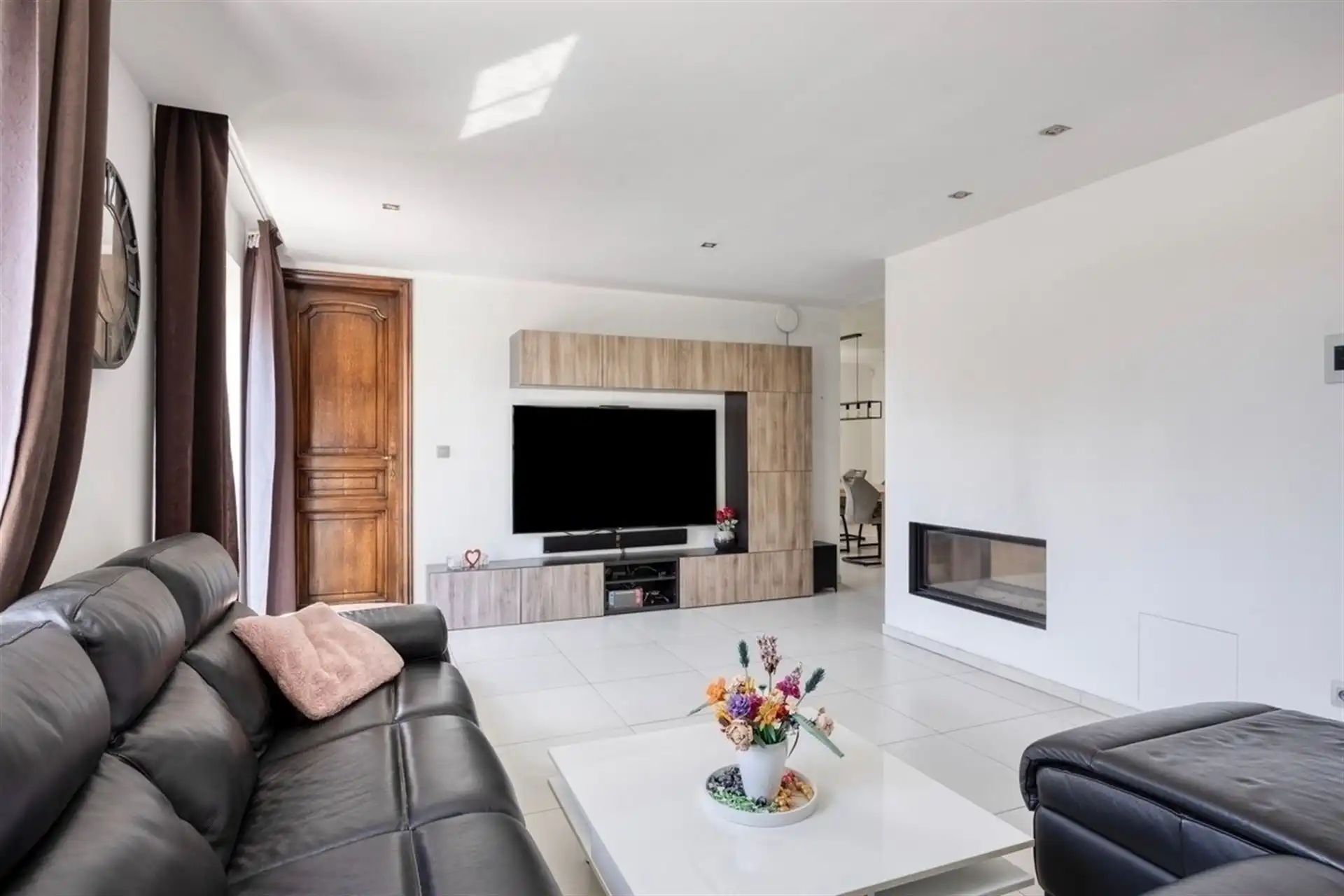Instapklare villa met zwembad. Landelijke ligging in Leut. foto 8