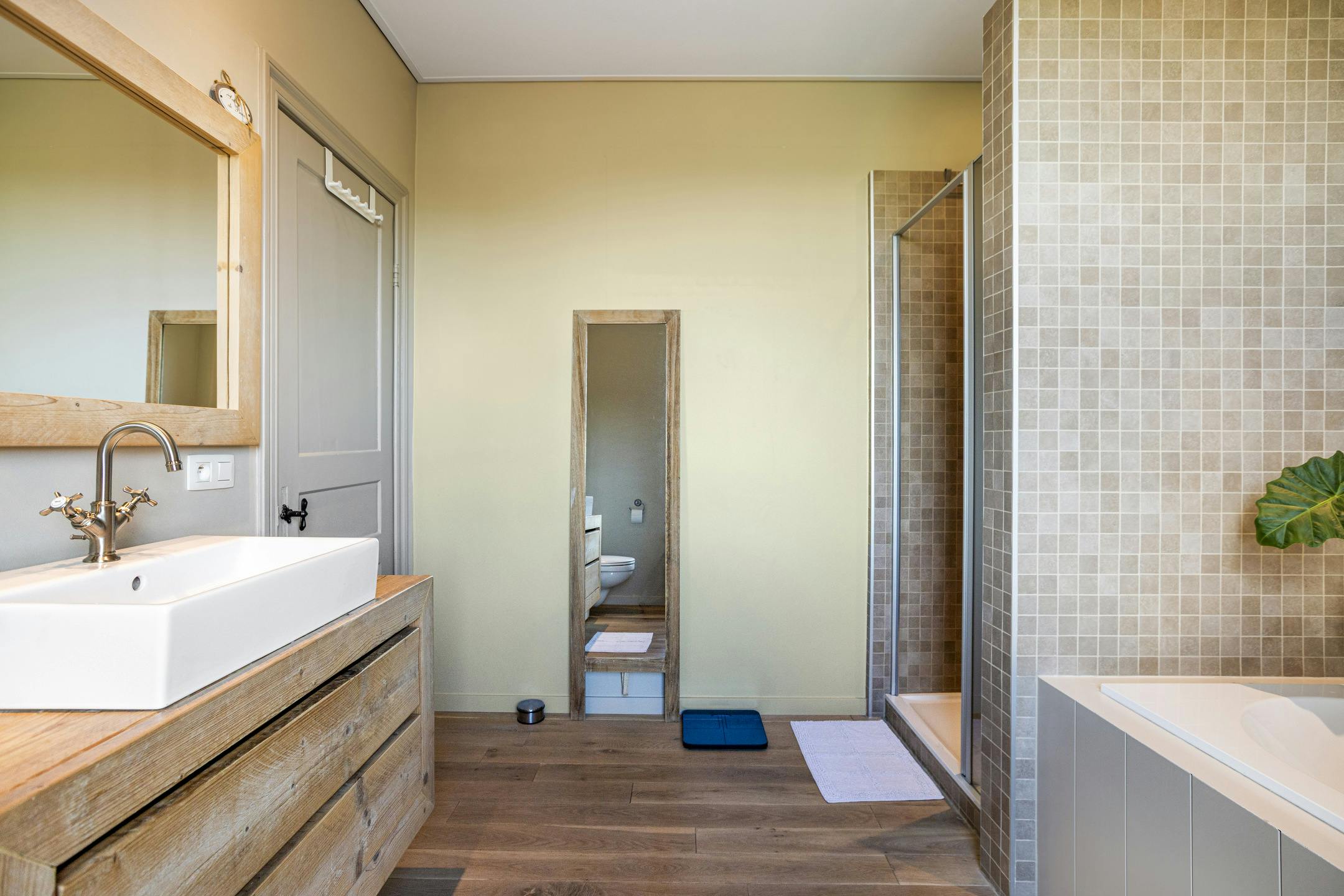 Gerenoveerde herenwoning met 3 slaapkamers en tuin. foto 30