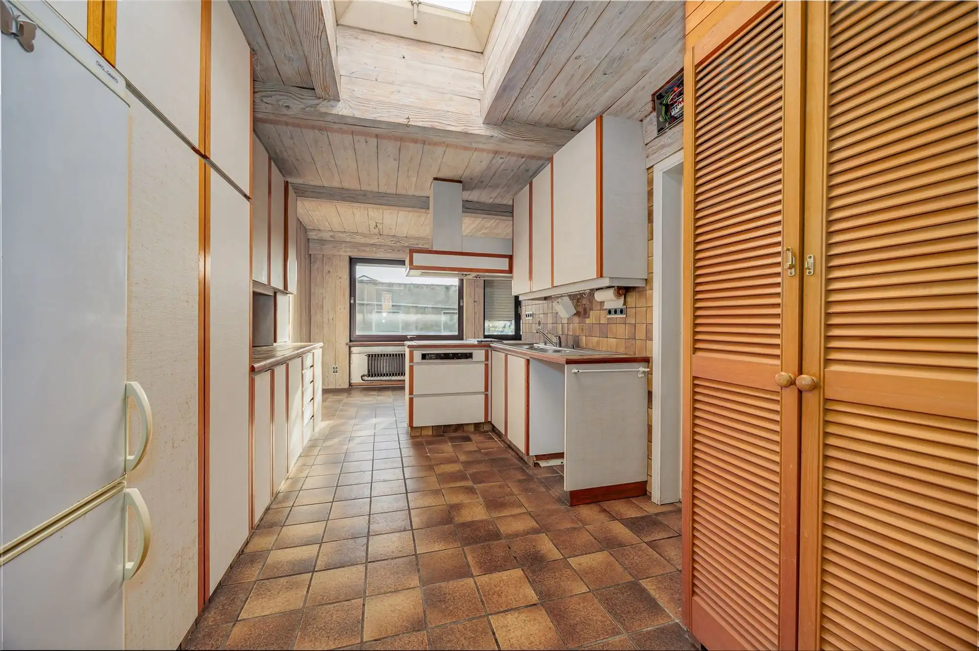 Te renoveren woning met 4 - 5 slk en garage foto 15