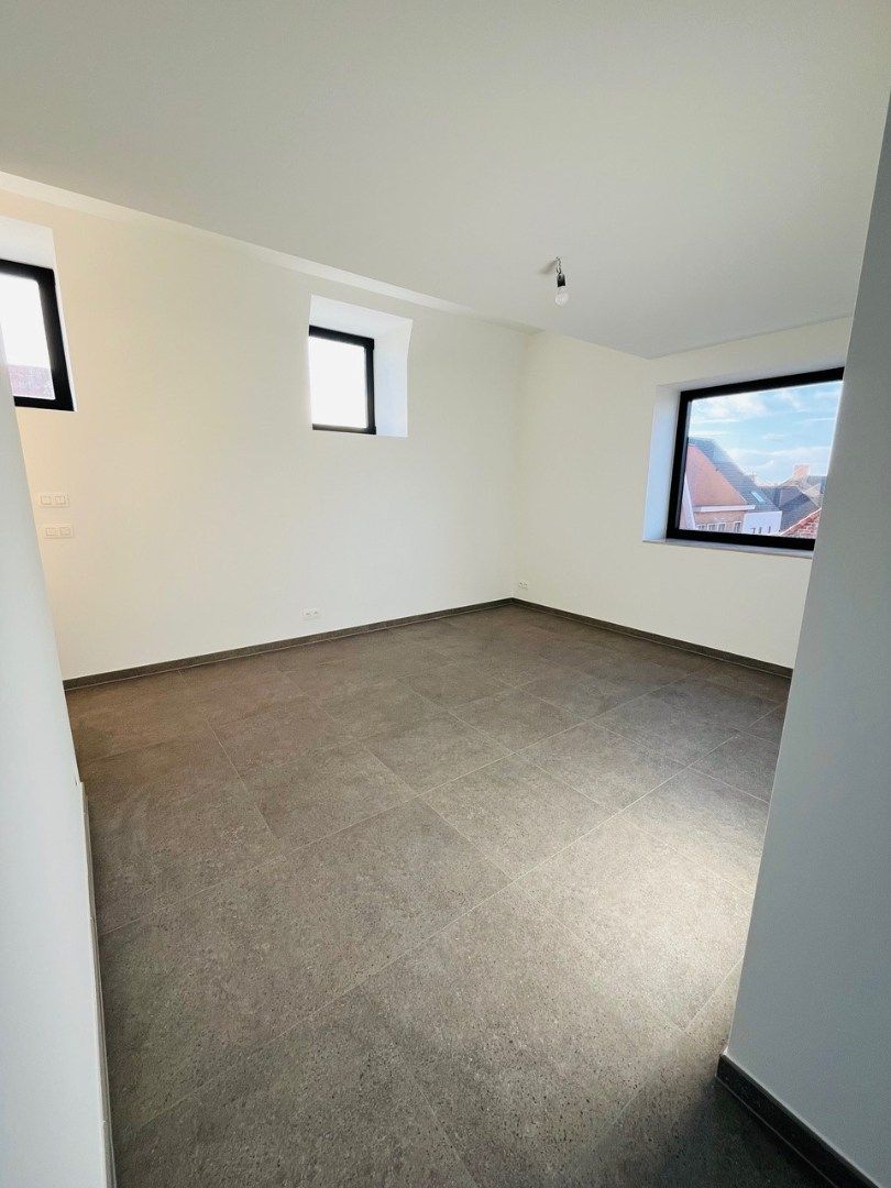 Uniek 3-slaapkamerappartement in het voormalige gemeentehuis van Vleteren foto 7