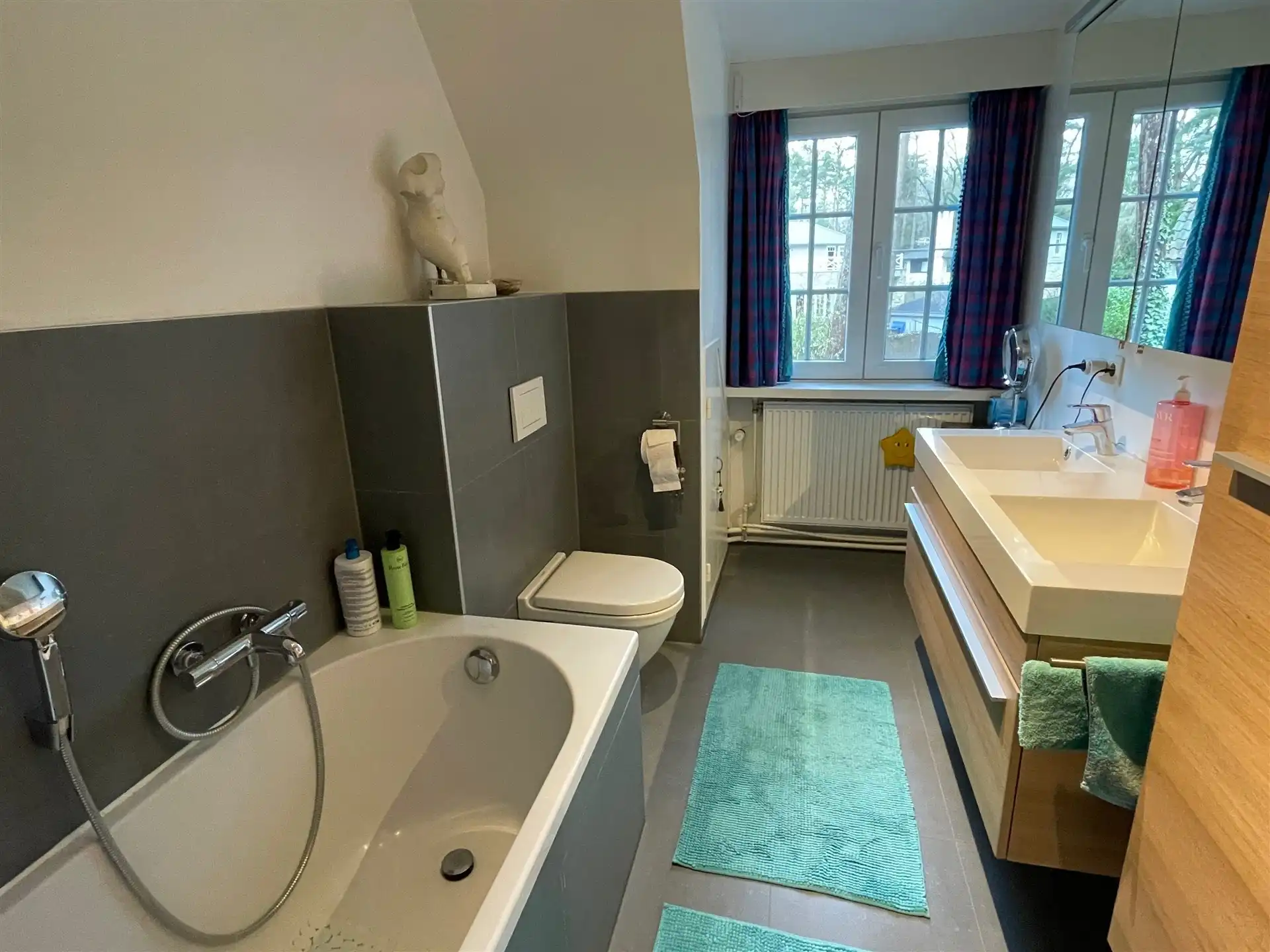 Prachtig midden in het groen gelegen villa in landelijke stijl met tuin en garage. foto 24