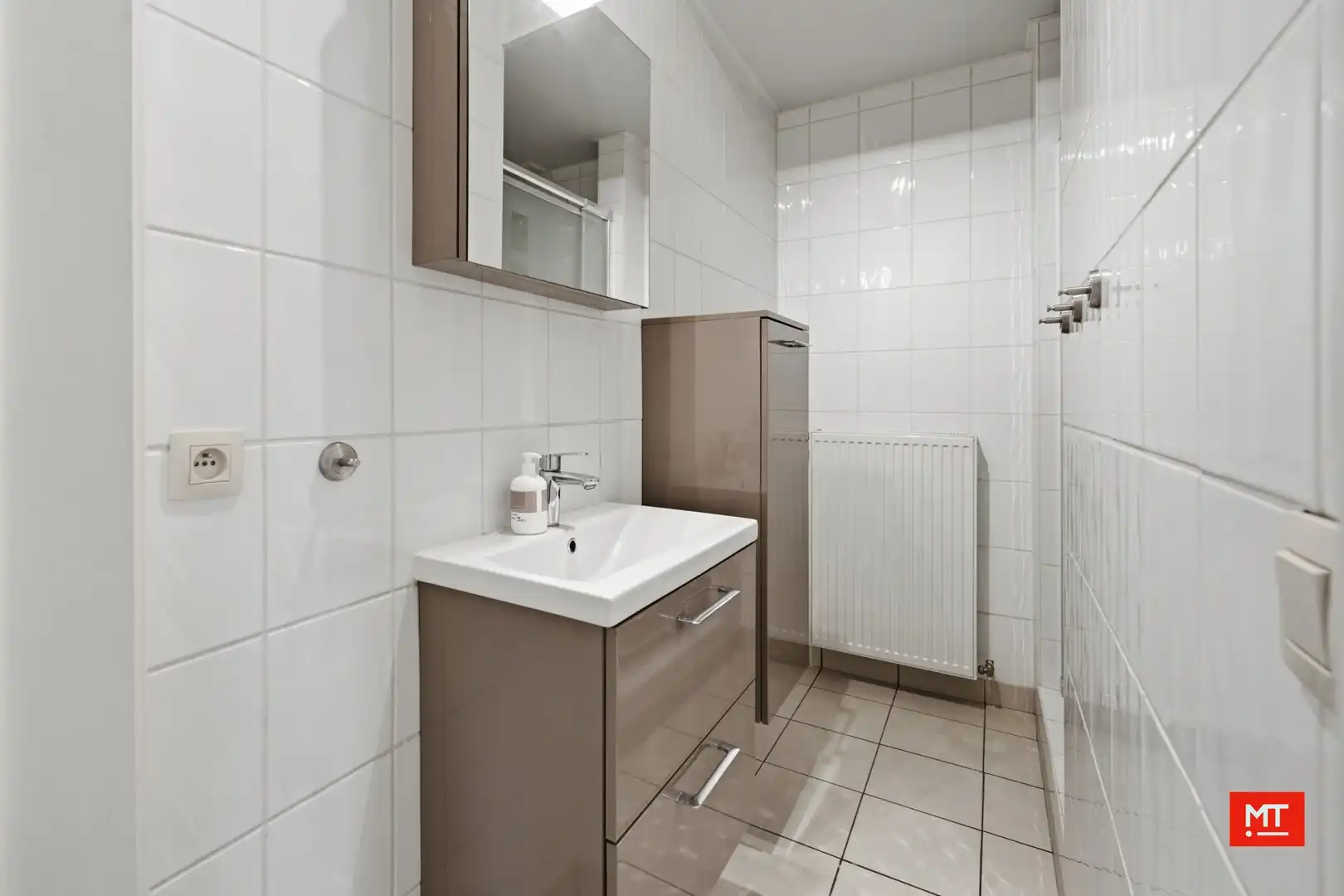 Gelijkvloers twee-slaapkamerappartement met garage te koop in het centrum van Langemark foto 12