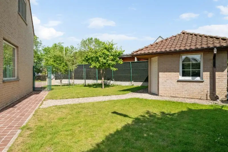 Roeselare- Beitem :  Karaktervolle gezinsvilla met verrassend veel ruimte en hedendaags wooncomfort voorzien van&nbsp; 5 à 6 slpks. foto 16