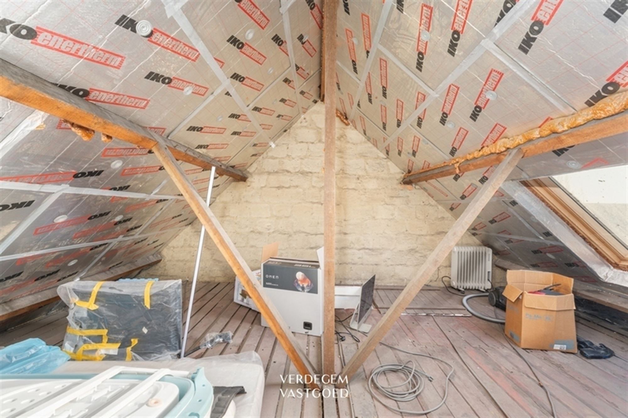 Centraal gelegen woning met 2 slaapkamers, garage en tuin foto 12