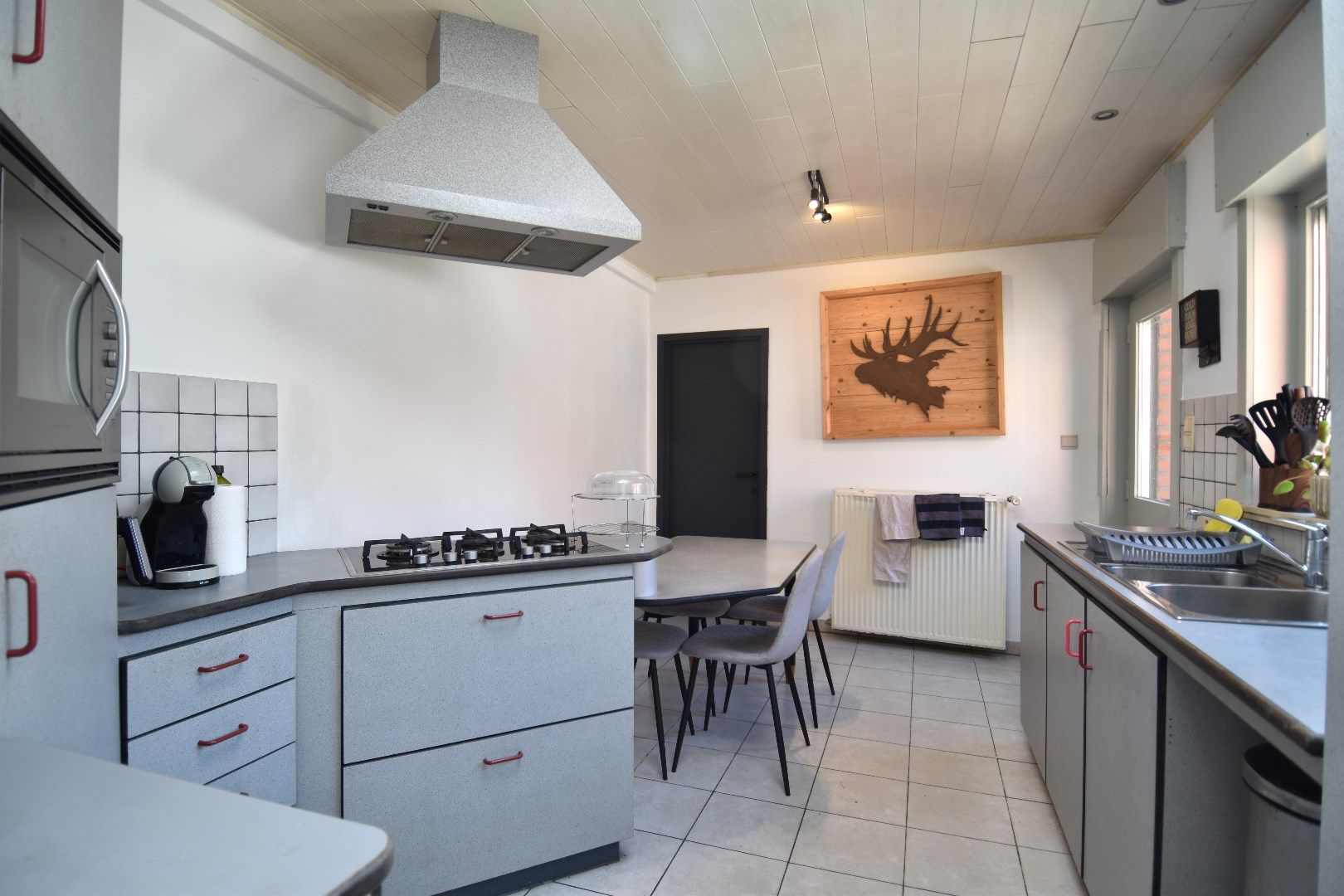 Instapklare gezinswoning met 4 slaapkamers, zonneterras en garage te koop in Bergelen te Gullegem foto 10