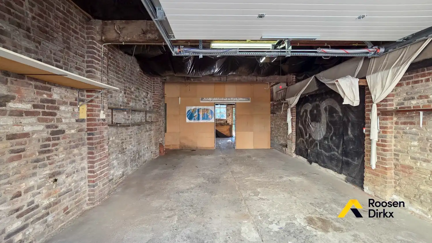 Ruime stadswoning met tuin en dubbele garage hartje MAASEIK! foto 28