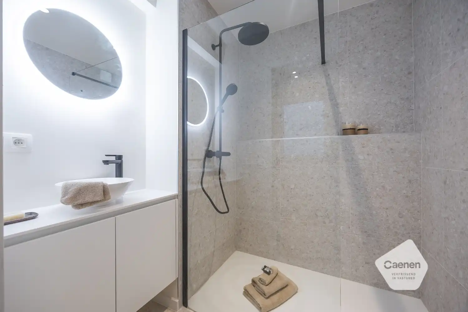 Gerenoveerd drie slaapkamer appartement foto 18