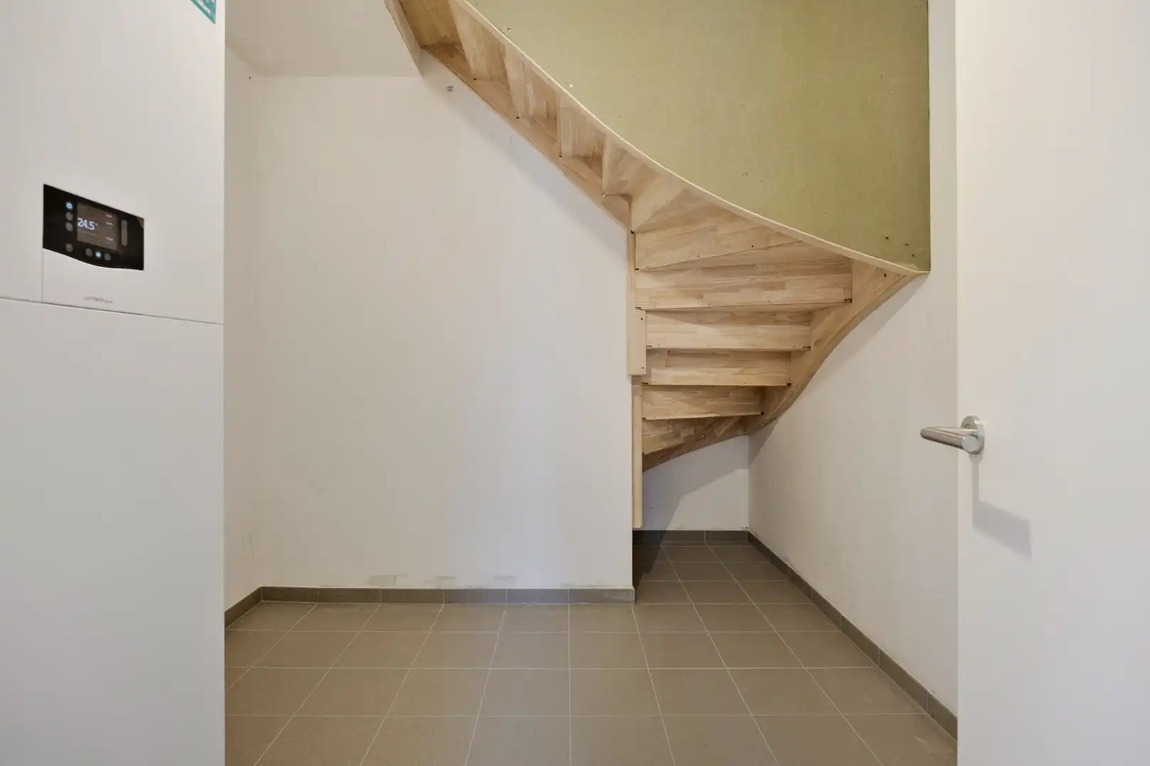 Nieuwbouwwoning met 3 slpks, gelegen op wandelafstand van het centrum !  foto 9