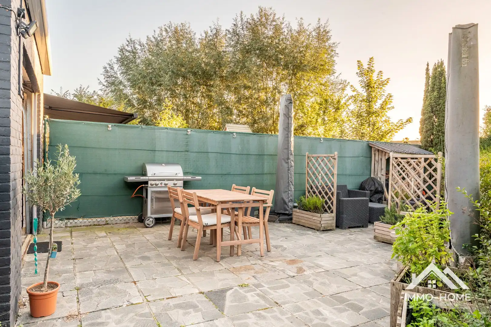 Charmante instapklare halfopen woning met ruime oprit! foto 5