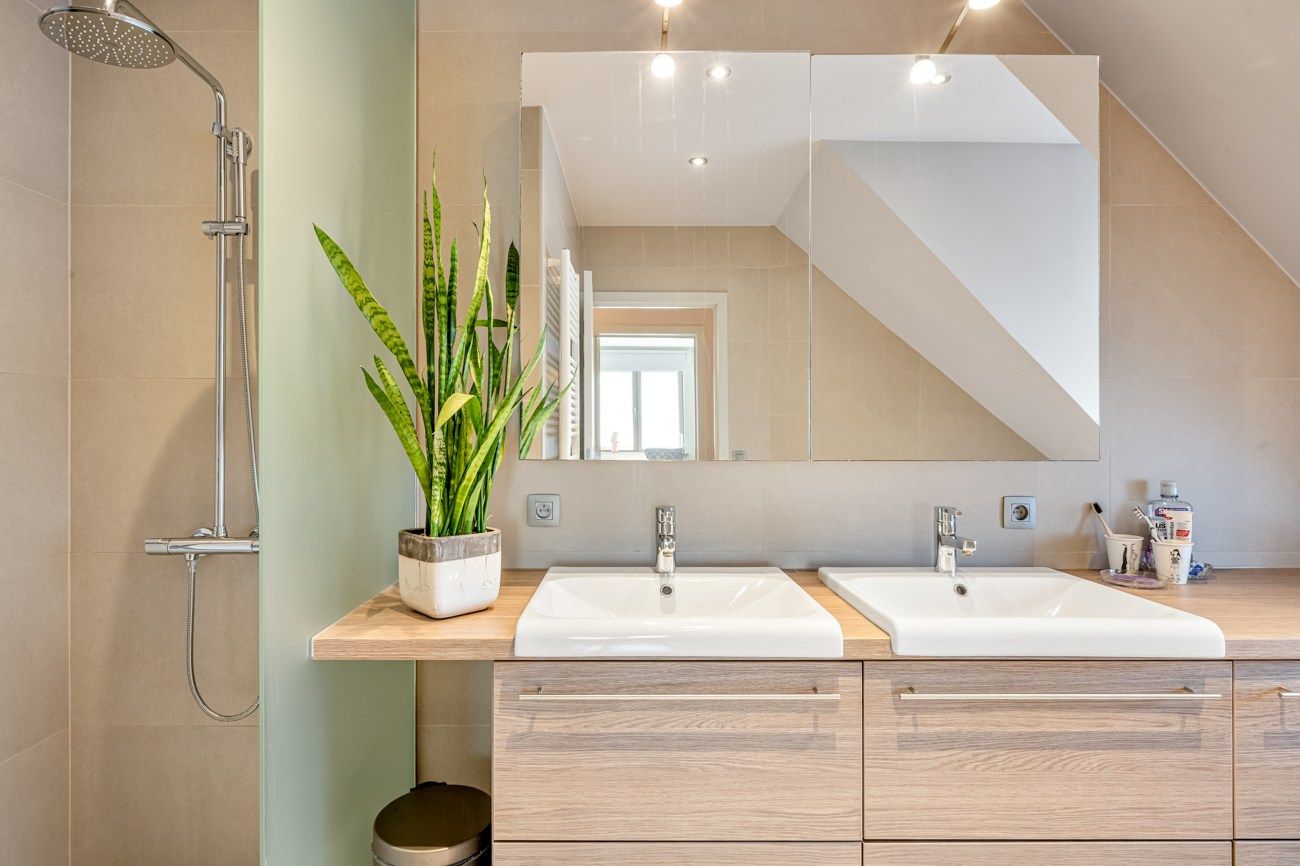 Instapklare open bebouwing met 4 slaapkamers en 2 badkamers foto 27