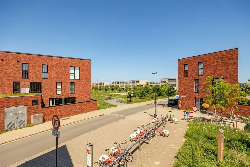 Recent appartement met groen zicht en P foto 6
