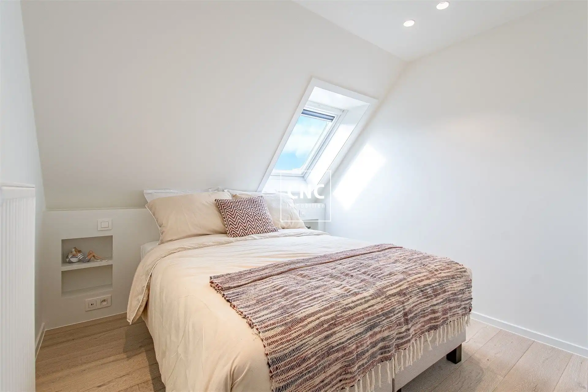 Stijlvol gerenoveerde duplex op toplocatie in Knokke

 foto 19