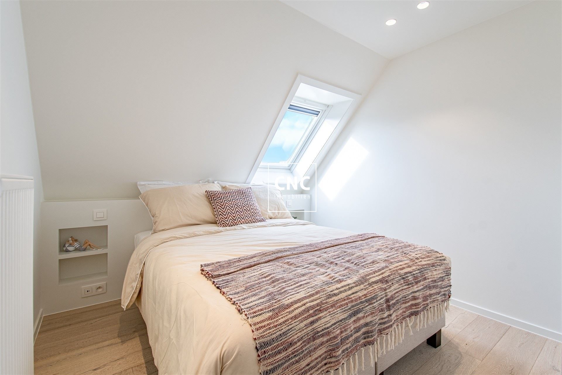 Stijlvol gerenoveerde duplex op toplocatie in Knokke

 foto 19