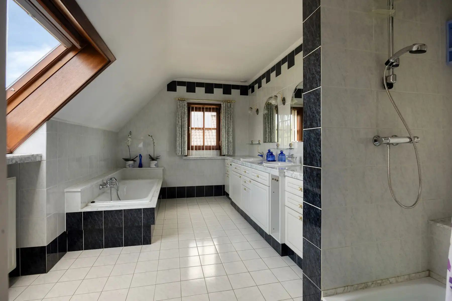 Zeer rustig gelegen villa met veel mogelijkheden foto 14