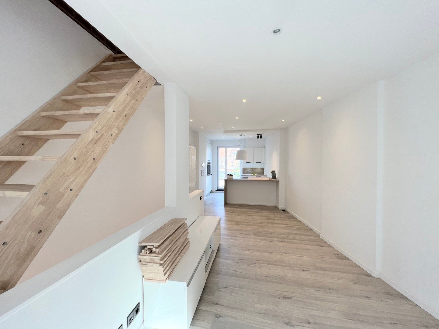 STIJLVOLLE BEL-ETAGE MET 1 SLAAPKAMER, TERRAS EN GARAGE IN CENTRUM IEPER foto 8
