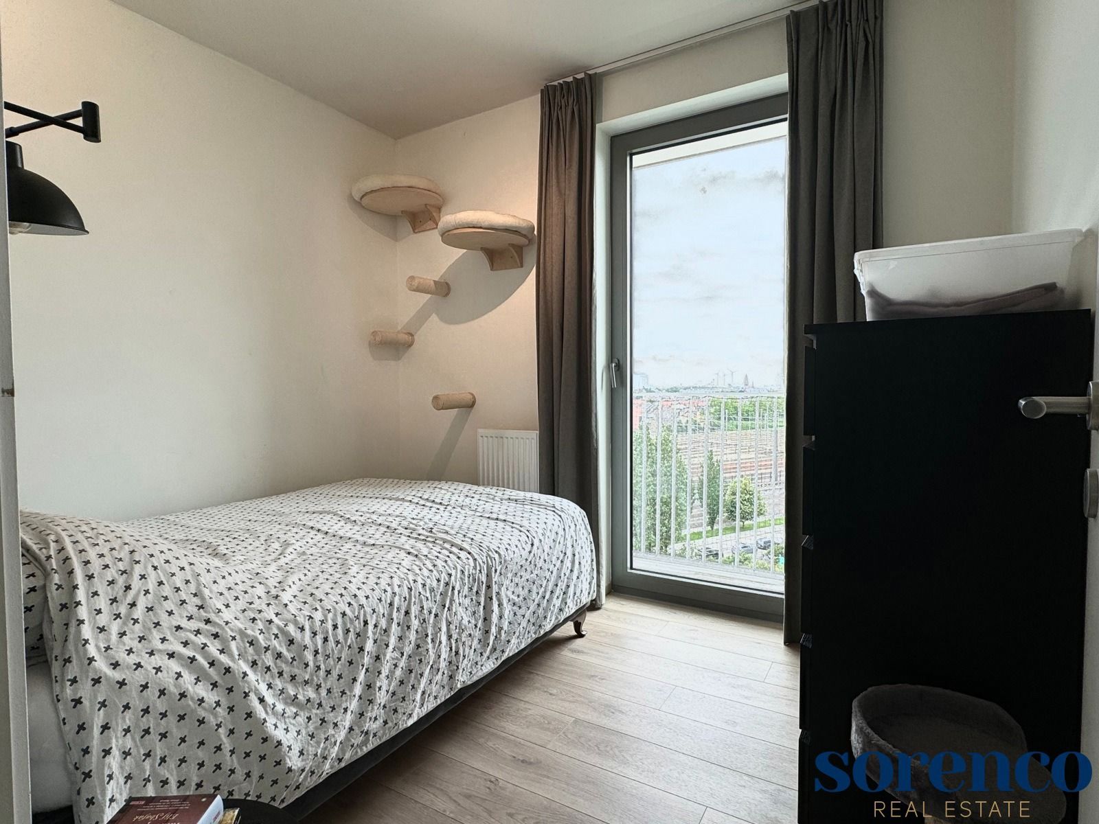 Lumineus 2 slaapkamer app. met terras te Antwerpen + P foto 9