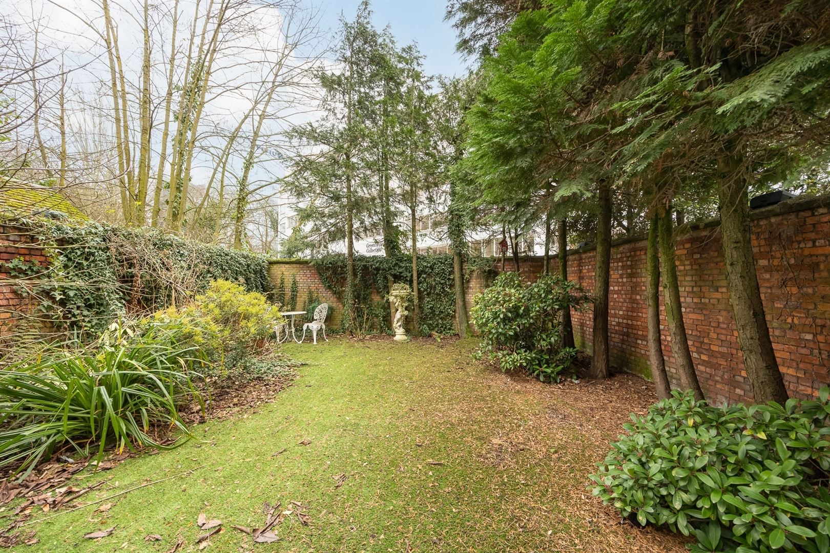 Hoofdfoto van de publicatie: Te renoveren gelijkvloers ZONDER DOMICILIE/tweede verblijf met tuin op toplocatie in Antwerpen

