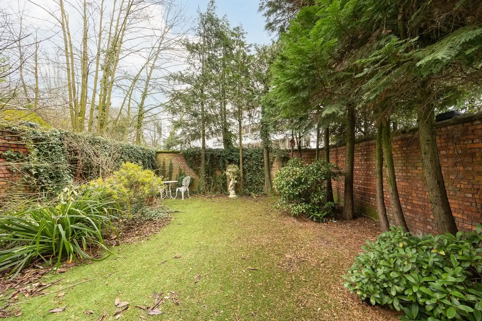 Hoofdfoto van de publicatie: Te renoveren gelijkvloerse ZONDER DOMICILIE/tweede verblijf met tuin op toplocatie in Antwerpen

