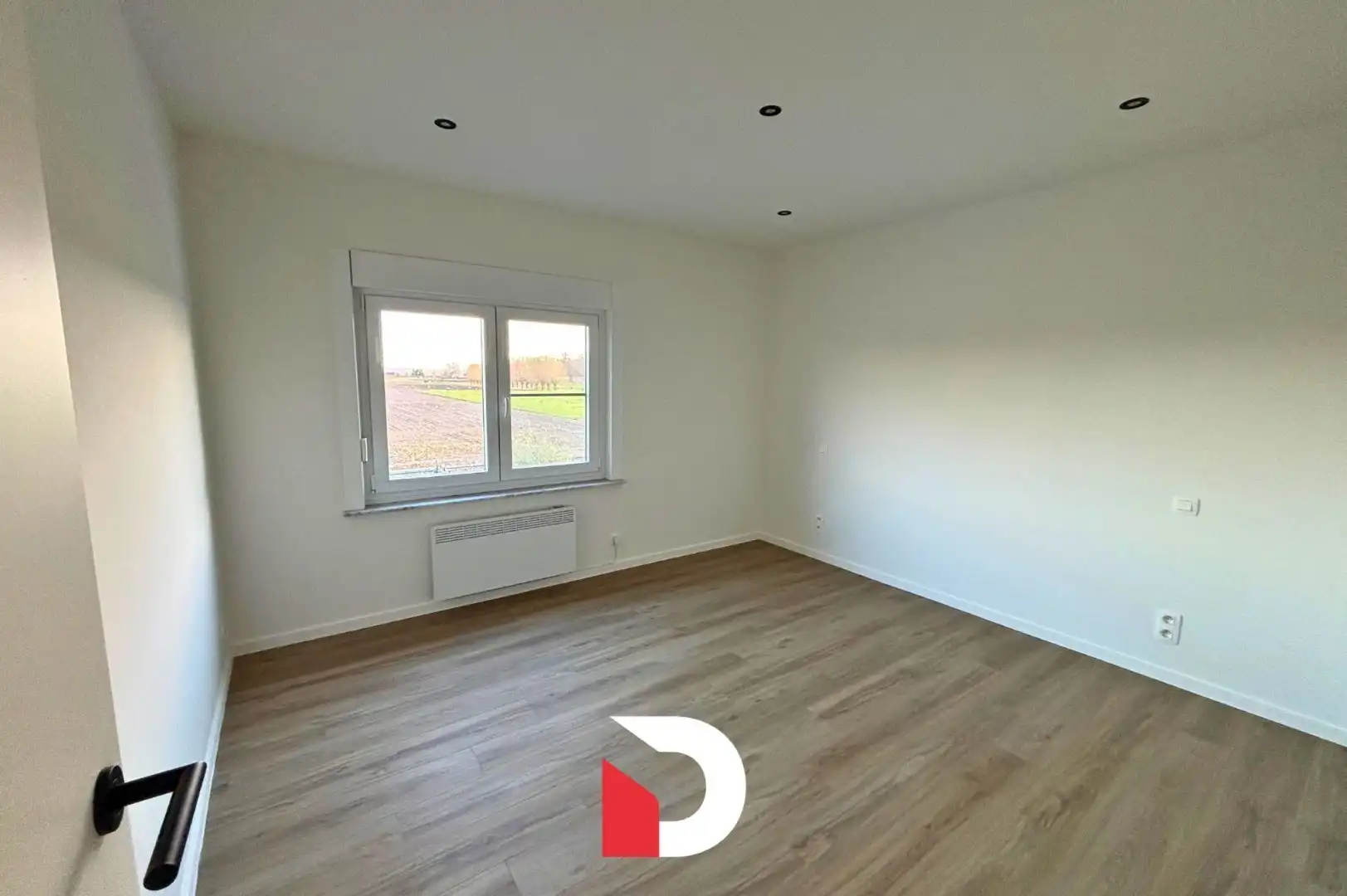 Gerenoveerde, lichtrijke woning met 3 slaapkamers en garage  foto 14