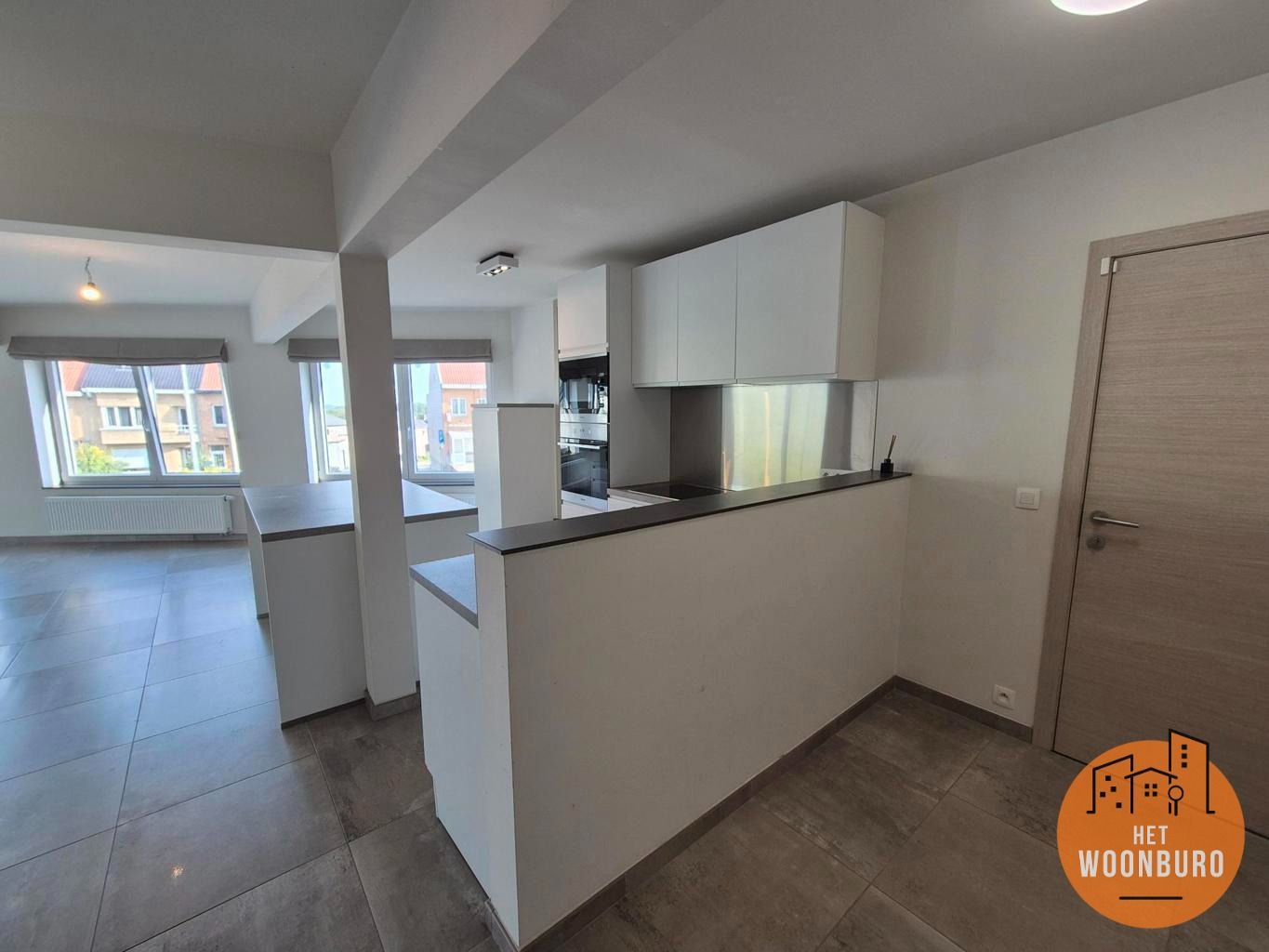 Ruim, lichtrijk appartement 1e verd. met 2 slaapkamers foto 4