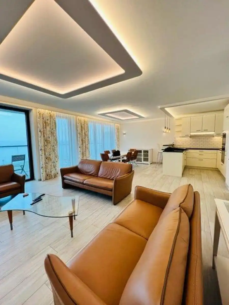 Prachtig gemeubeld 3-slaapkamer app. met front scheldezicht foto 2