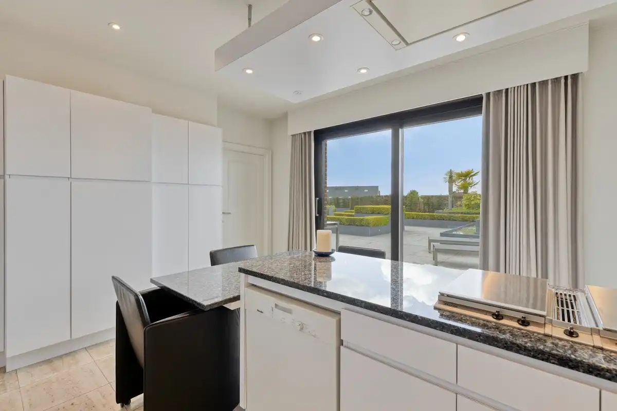 Instapklare handelswoning op topligging langs de N50 te koop in Wingene foto 20