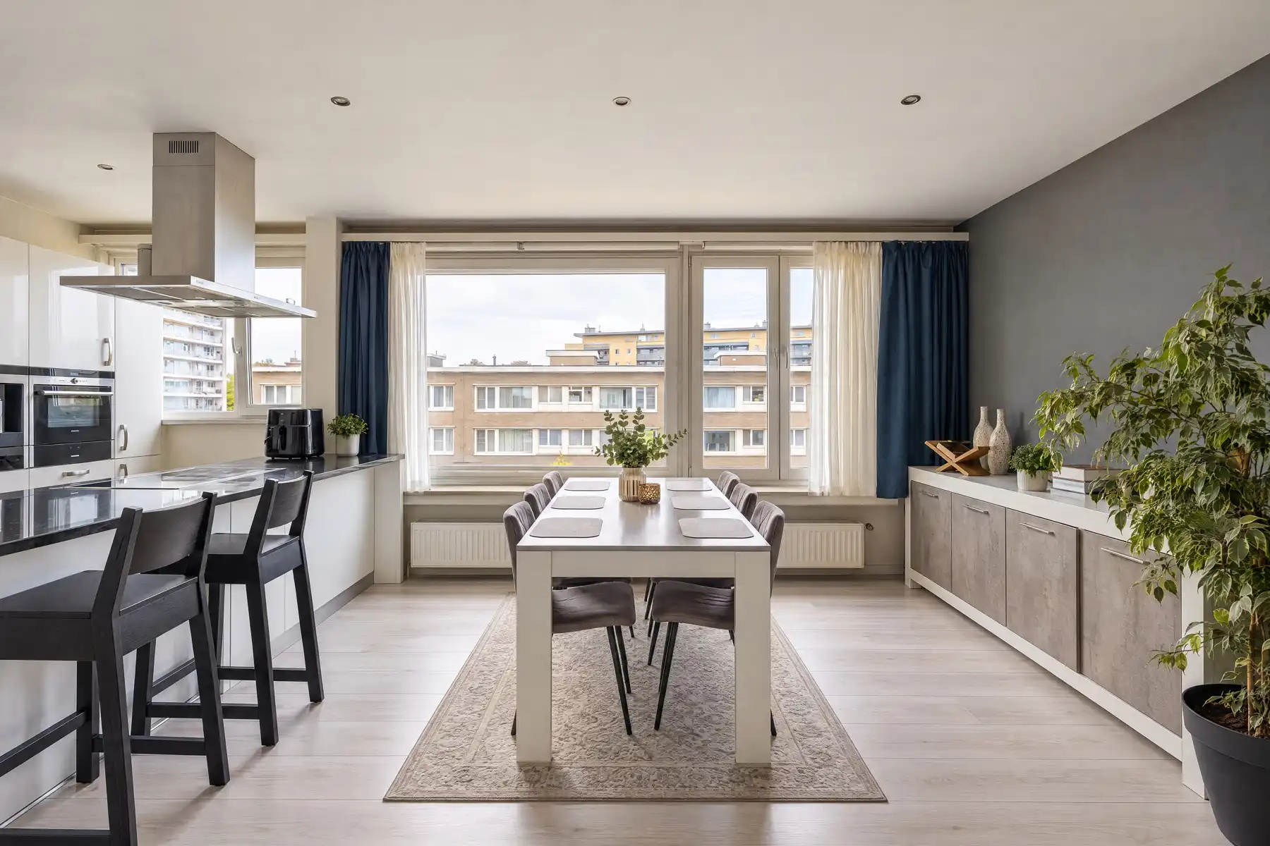 MOOI APPARTEMENT MET 2 SLAAPKAMERS EN TERRAS TE WILRIJK foto 2
