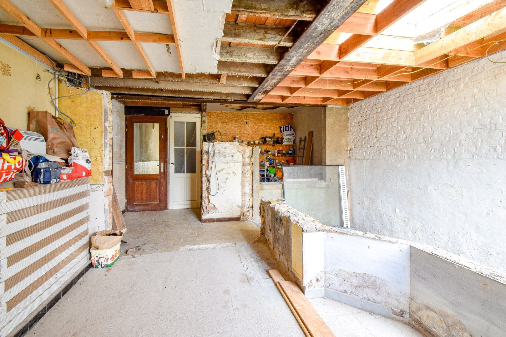 Ruime gezinswoning met 4 slaapkamers, tuin en garage – ideaal renovatieproject te Lombardsijde foto 10