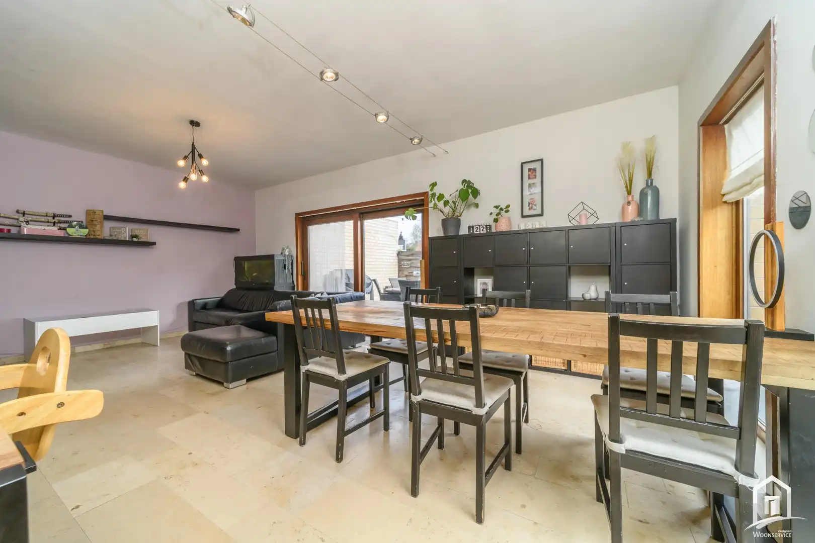 Gunstig gelegen, ruime en zeer lichtrijke gezinswoning te Iddergem. foto 5