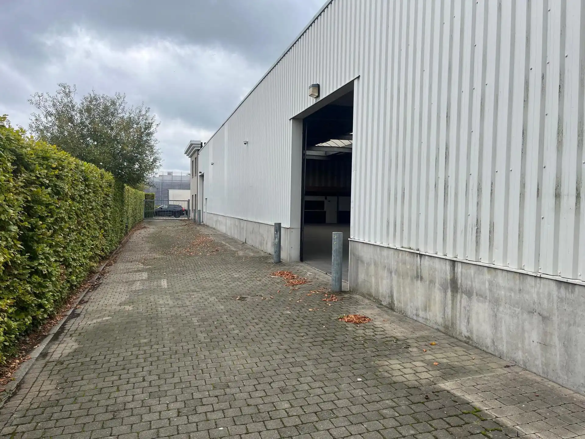 Kontich: magazijn 620m² met kantoor en buiten stockage foto 5