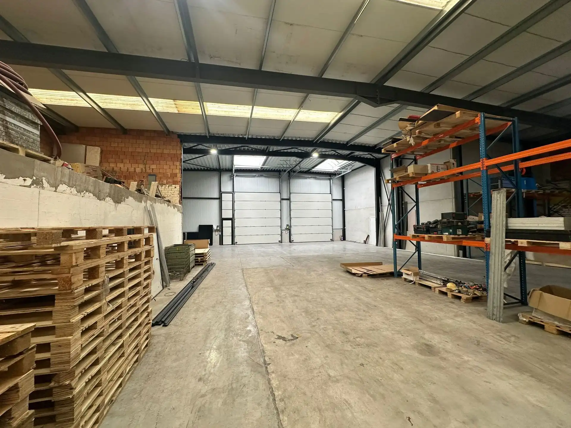 Magazijn + kantoor te huur foto 4