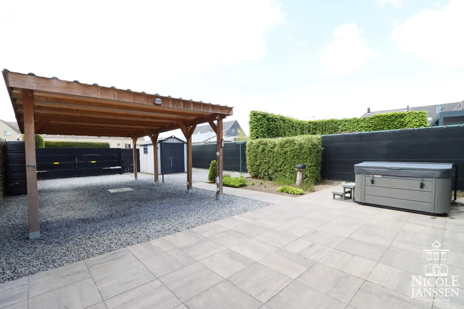 Toffe instapklare en ruim ingedeelde woning met leuk tuintje en carport foto 28