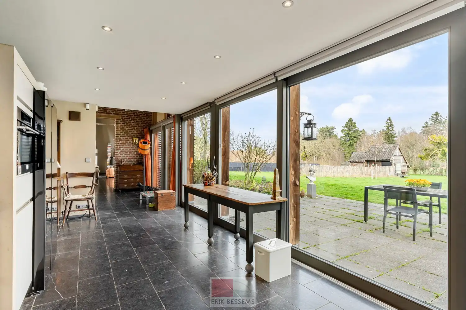 Een zeer karaktervol woonerf van maar liefst 3996 m² met bijzondere uitstraling, bestaande uit een prachtige hoofdwoning (voormalige schuur en stallen) en een charmant vakwerkhuis. foto 19