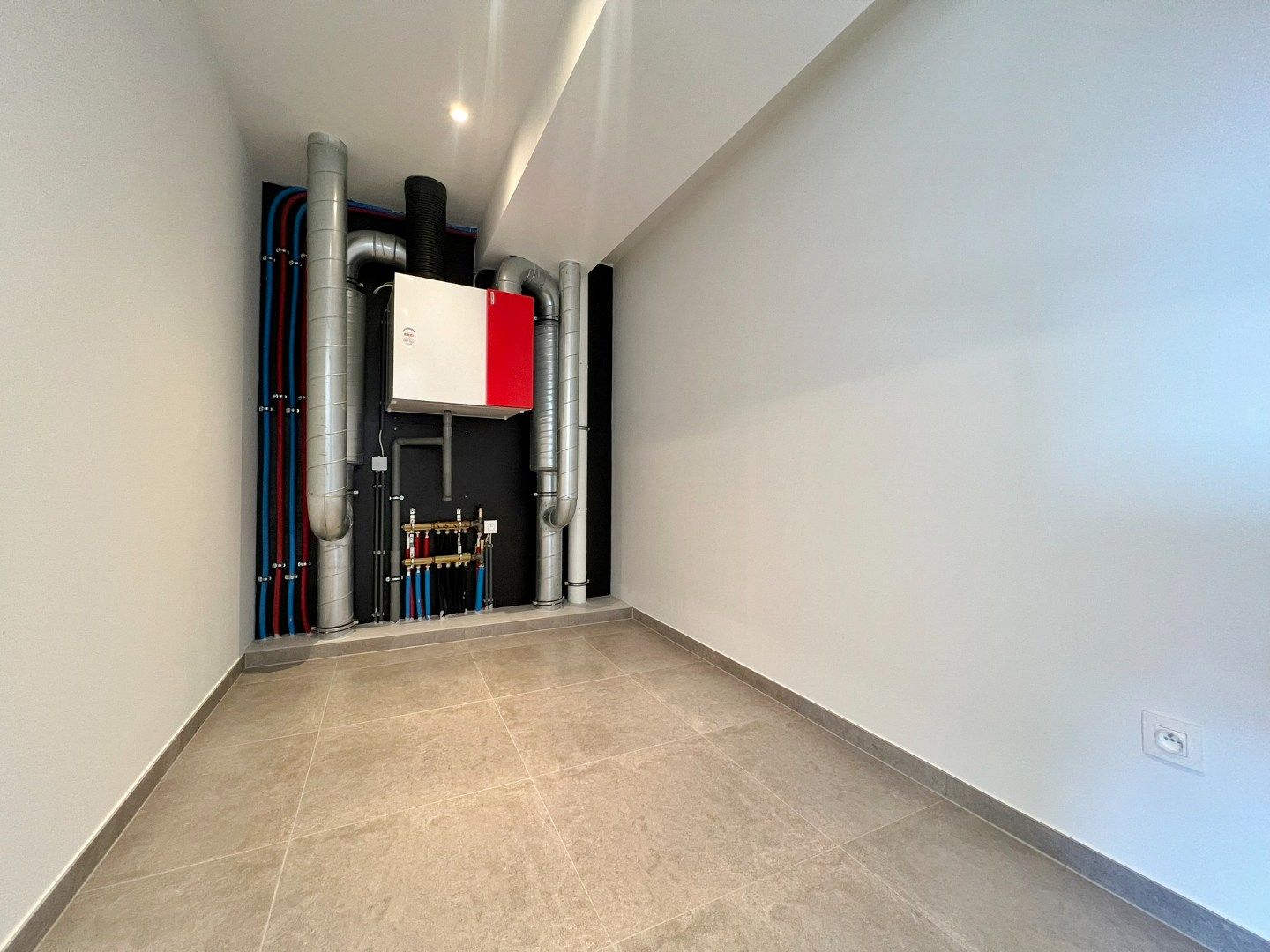 Volledig vernieuwde woning met gezellige koer en uitweg  foto 14