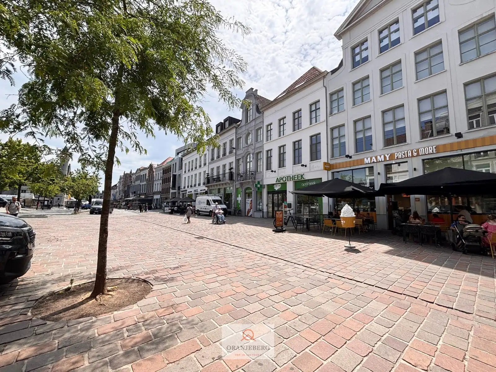 Commerciële ruimte met uitstekende visibiliteit op de Vrijdagsmarkt foto 3