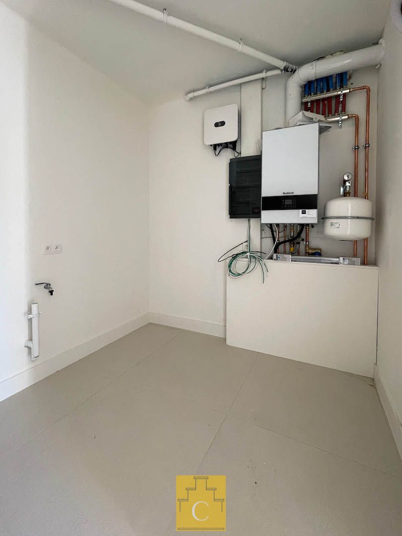 Zeer ruime en stijlvolle driegevelvilla met 3 a 4 slaapkamers, ruime garage van bijna 60m2, zonnepanelen en verzorgde tuin foto 26
