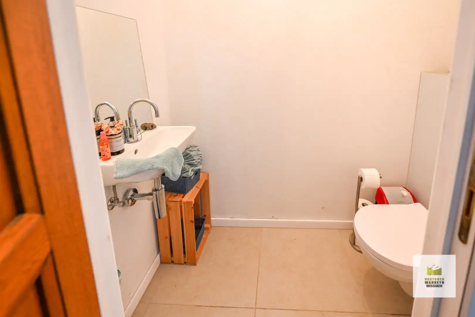 Gerenoveerde woning met 3slpk, garage en tuin op 648m2 foto 5