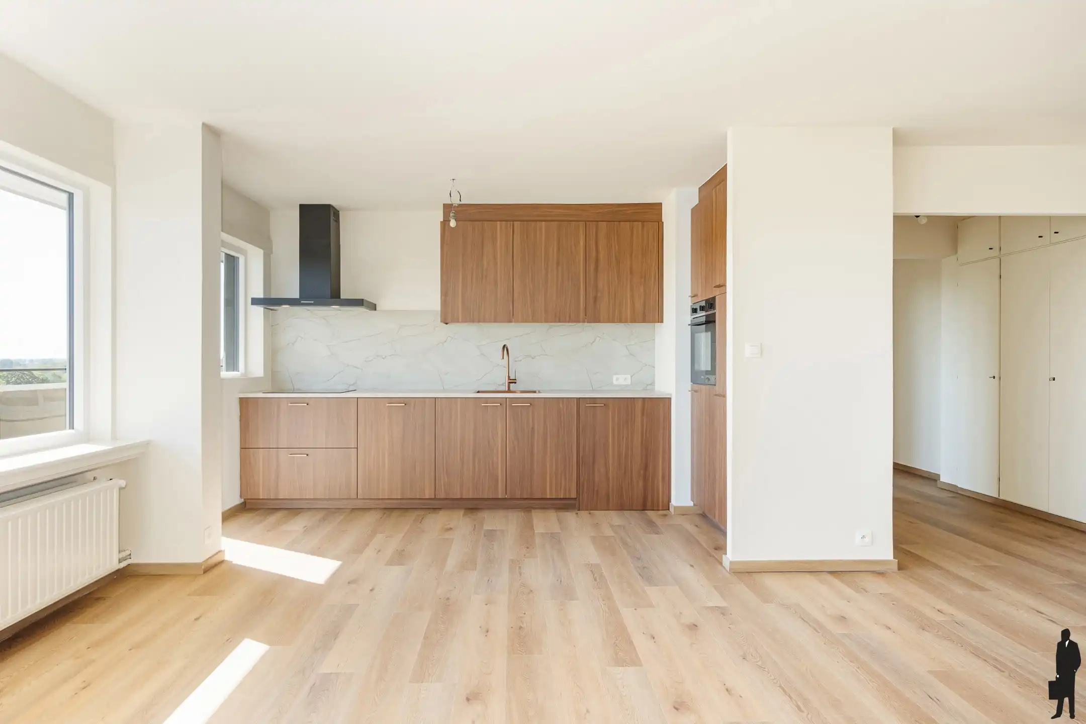 Gerenoveerd appartement met 2 slpks & dubbele garage  foto 3