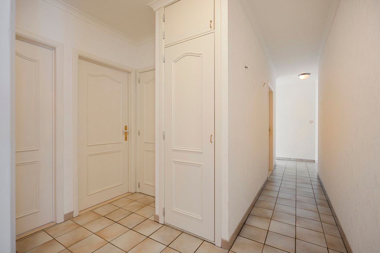 RUIM EN LICHT APPARTEMENT MET 3 SLPKS, TERRASSEN EN GARAGE IN HET HARTJE VAN LUMMEN! foto 5