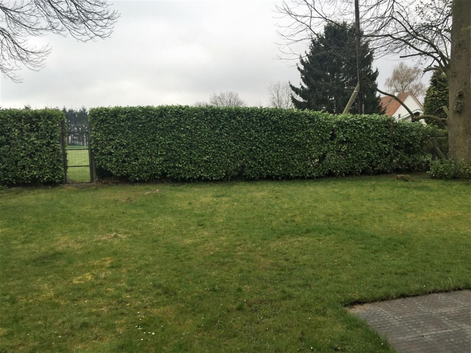 Ruime vrijstaande villa in een rustige en resientiële straat foto 2