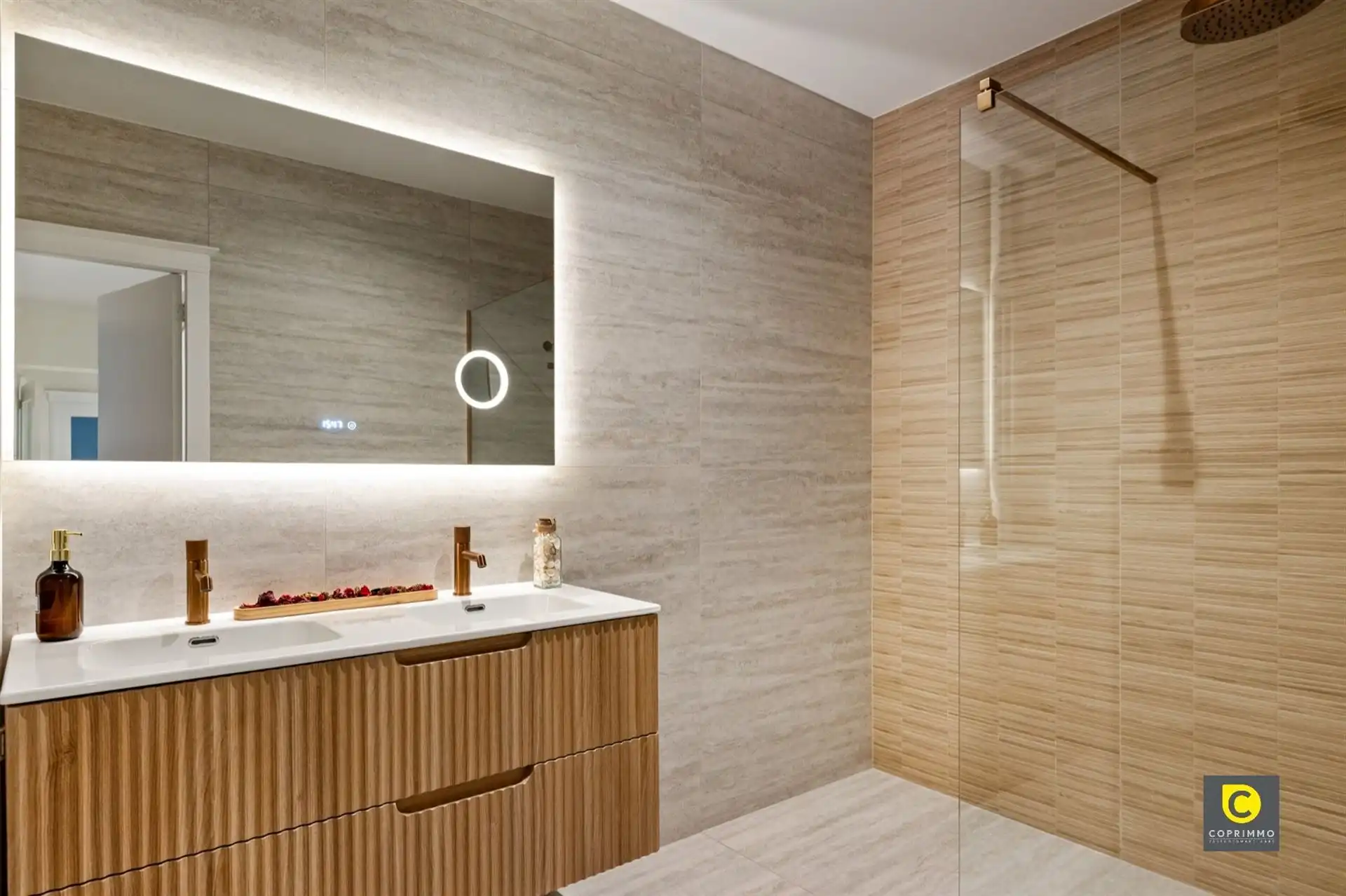 Mooi gerenoveerd 2 slpk app foto 8