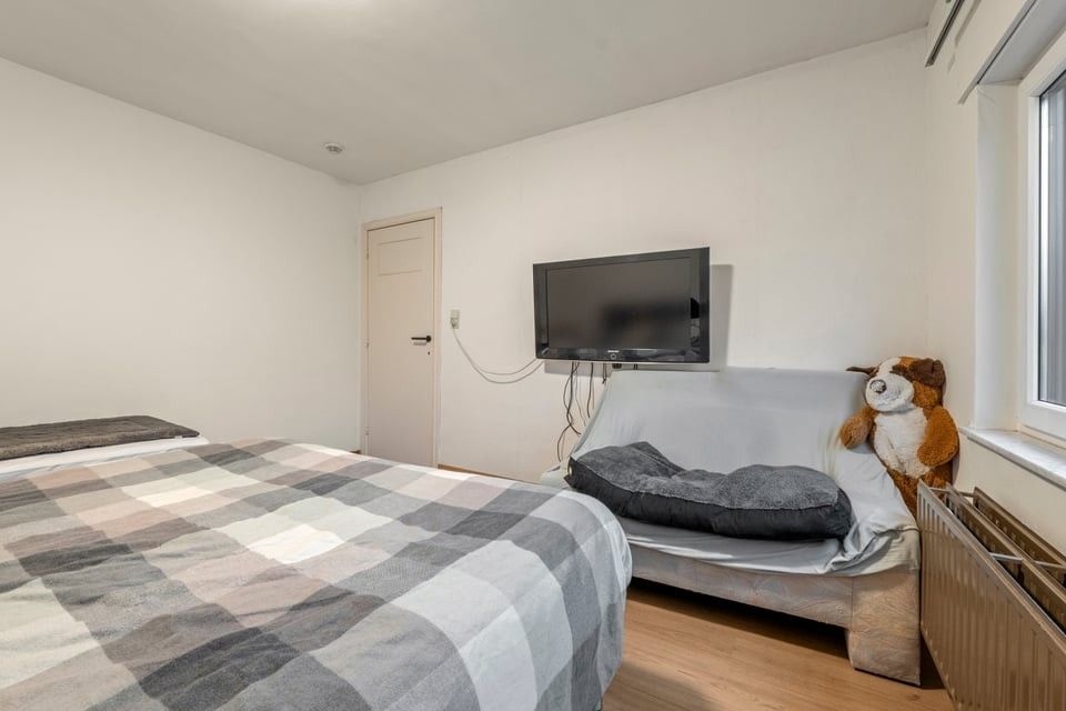 INSTAPKLARE GEZINSWONING MET 4 SLAAPKAMERS EN ZONNIGE TUIN OP TOPLOCATIE foto 31
