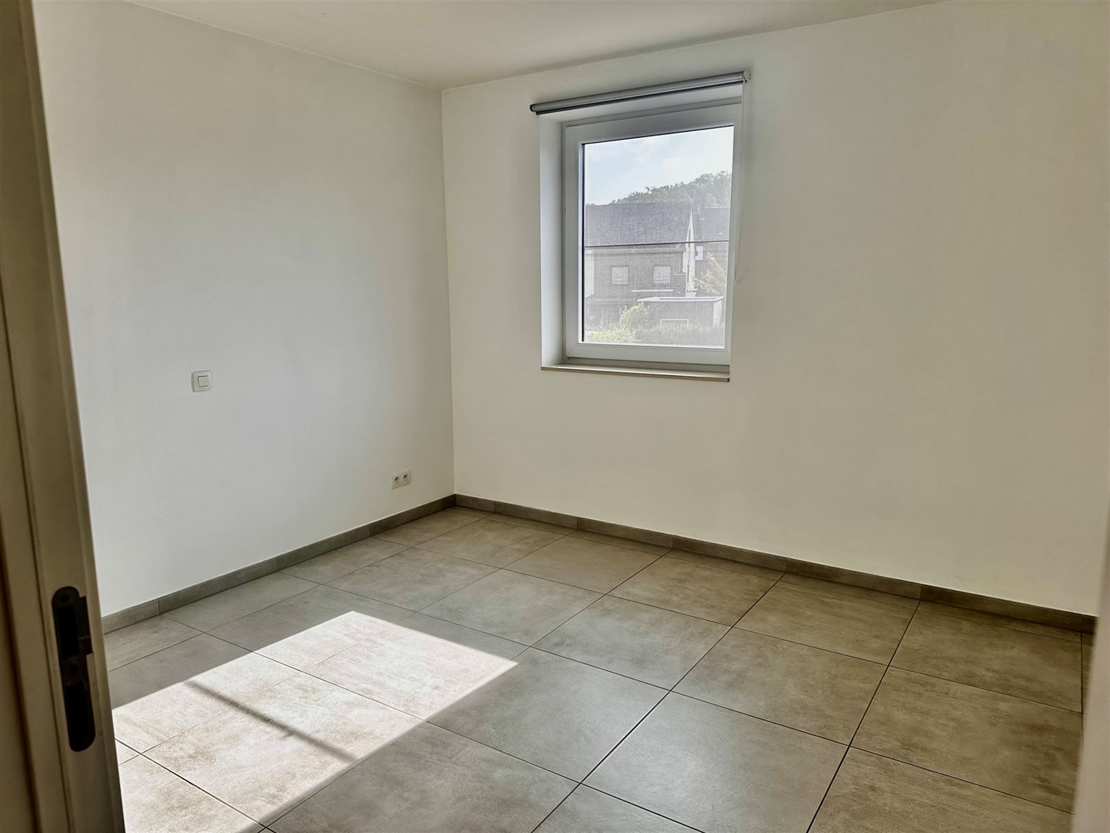 App met 2 slpks en grote garage! foto 10