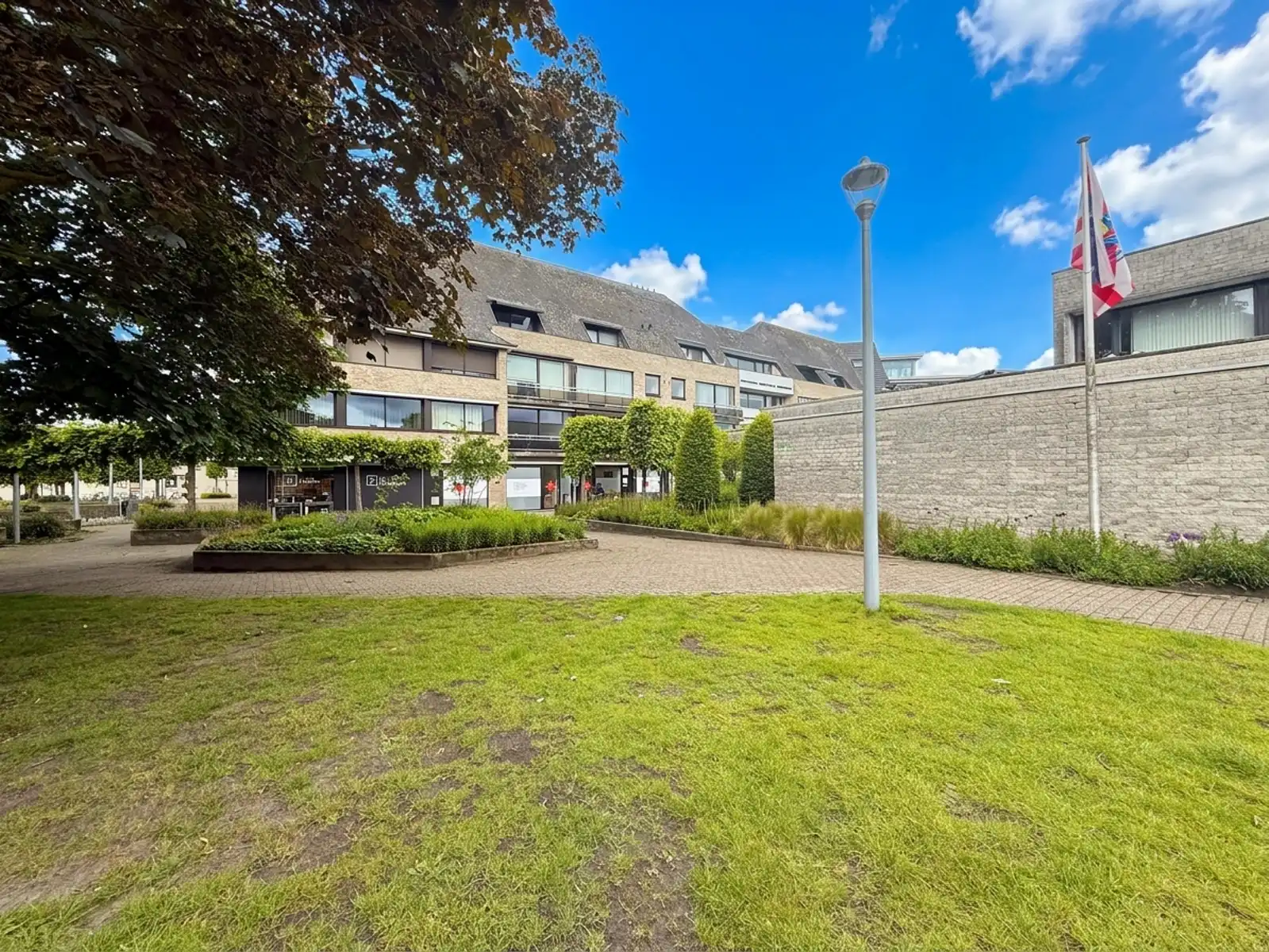 Ruim appartement met 3 slpks in centrum Sint-Kruis foto 27