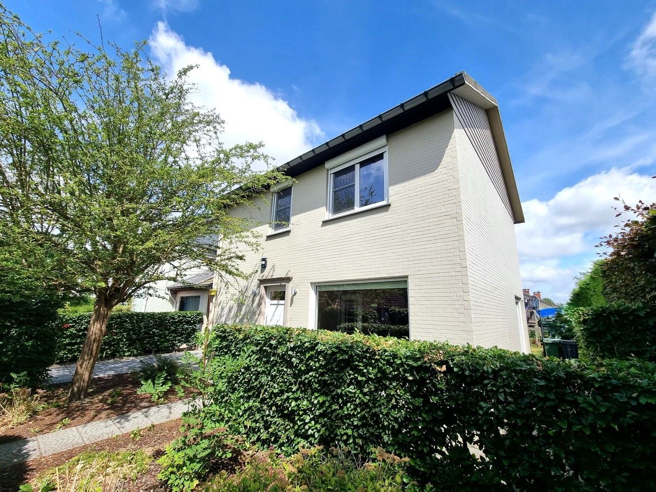 Verzorgde, instapklare woning met 3 slaapkamers, rustig gelegen. foto 3