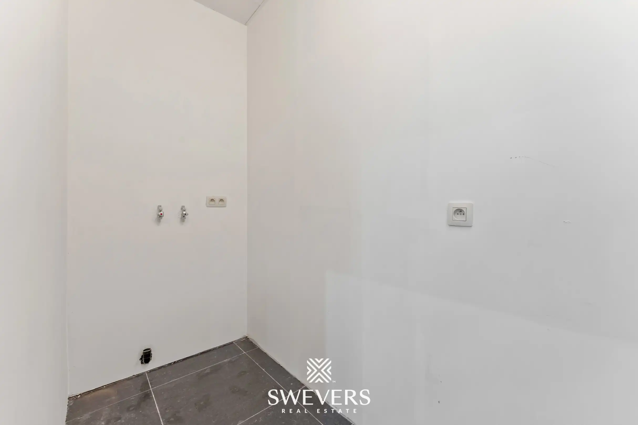 Instapklaar handelspand op toplocatie in Heusden-Zolder foto 19