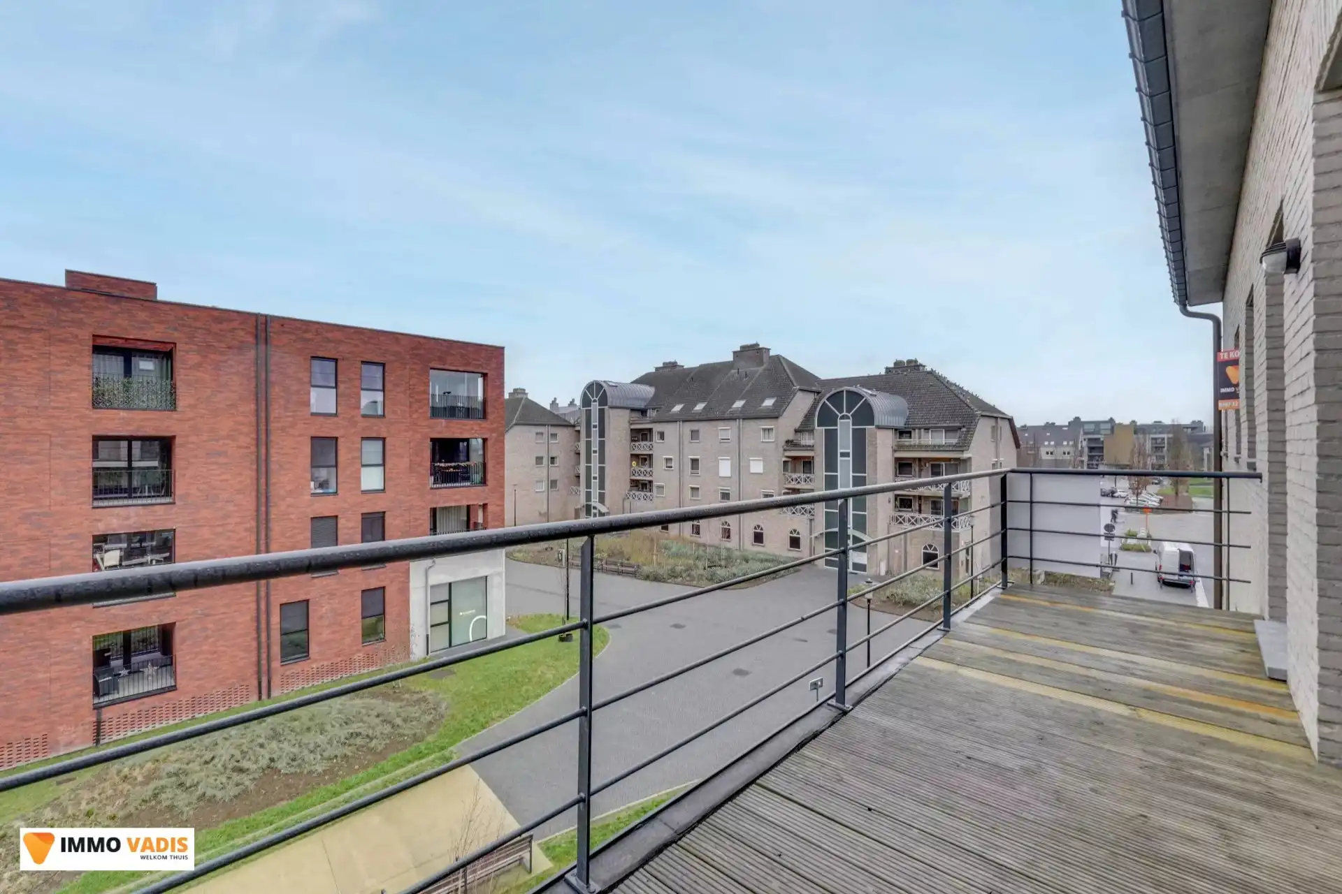 Goed onderhouden appartement met twee slaapkamers, terras en afgesloten parkeerplaats foto 12