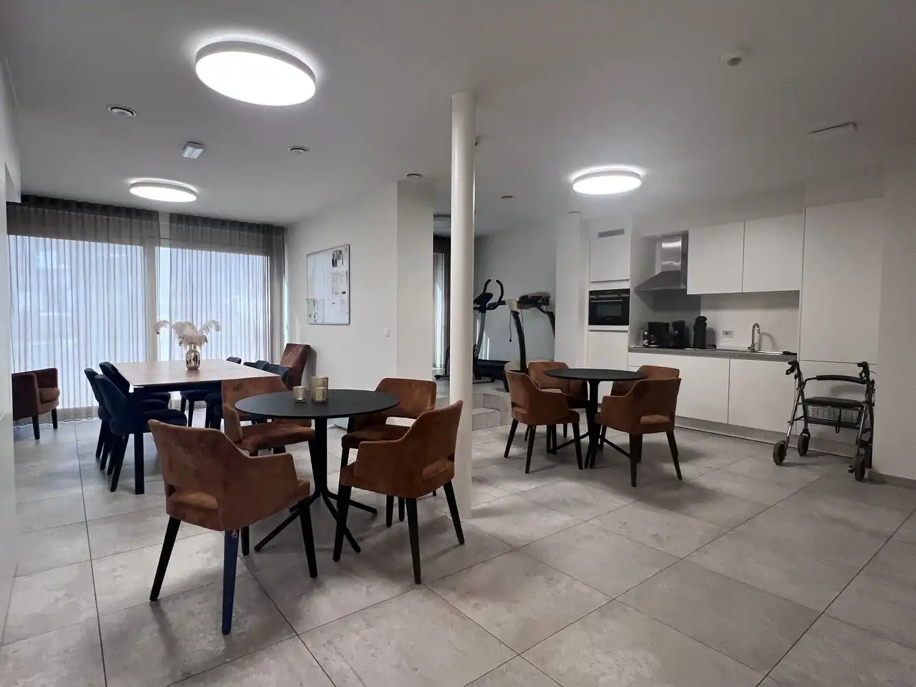 Instapklaar appartement/serviceflat met groot terras en gemeenschappelijke ontmoetingsruimte foto 13