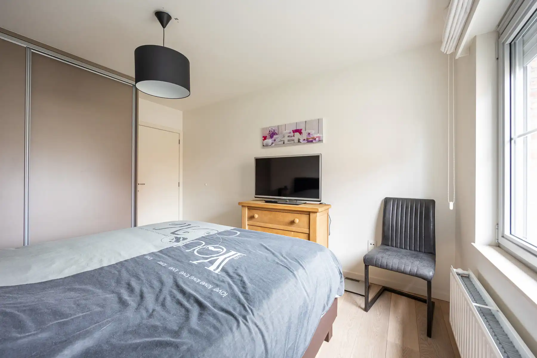Gelijkvloers appartement met 2 slaapkamers, tuin en autostaanplaats.  foto 11