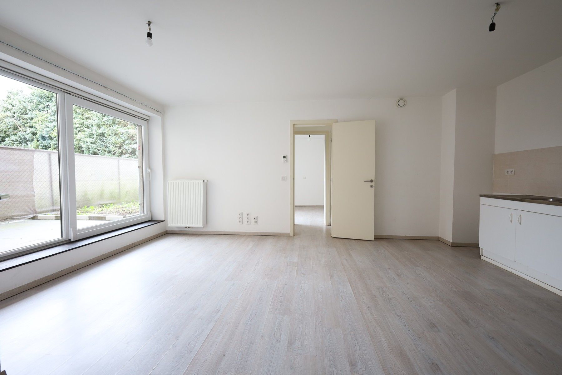 Gelijkvloers 1-slaapkamerappartement met groot terras/klein privétuintje foto 4
